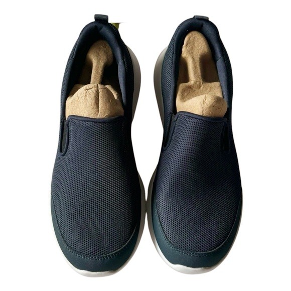 Skechers Go Walk Goga Max Slip On Shoes in Navy | 8 - Picture 2 of 9